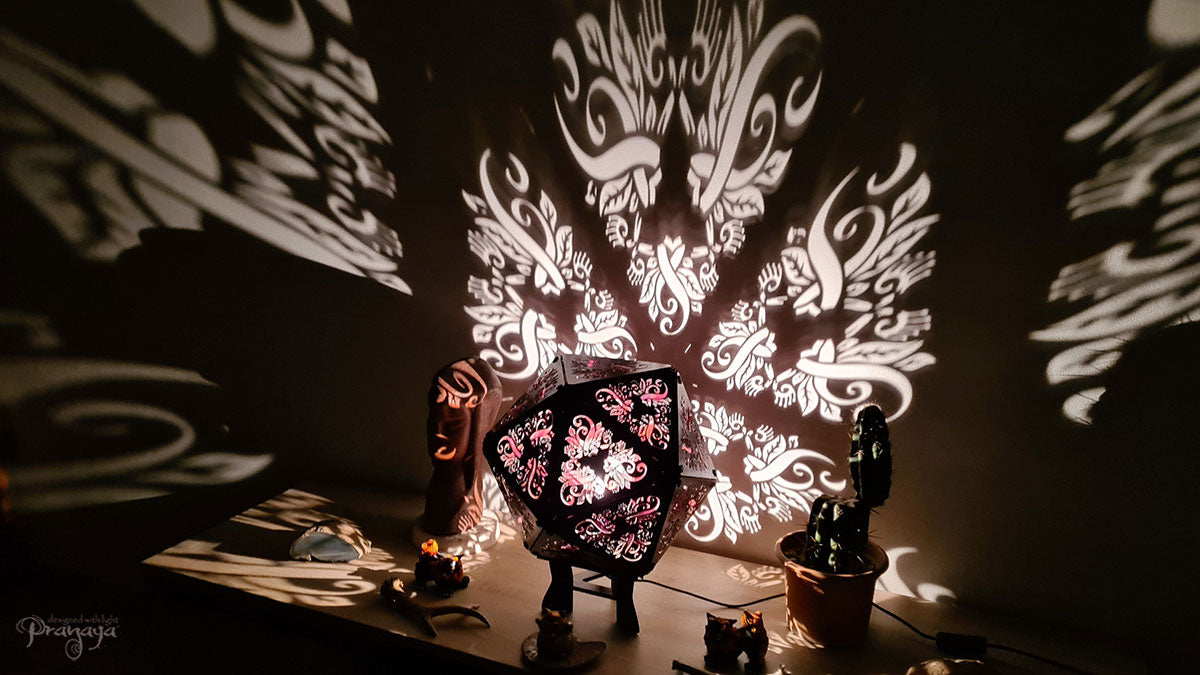 Icosahedron Terra Geometric Shadow Lamp