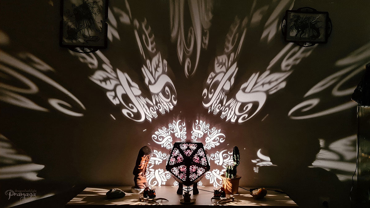 Icosahedron Terra Geometric Shadow Lamp