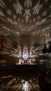 Octahedron wooden shadow lamp projecting a geometric pattern on a wall.