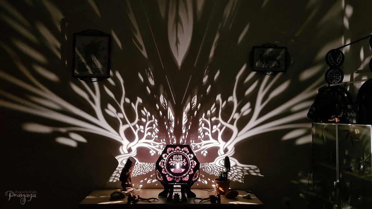 Geometric wooden shadow lamp with tree of life