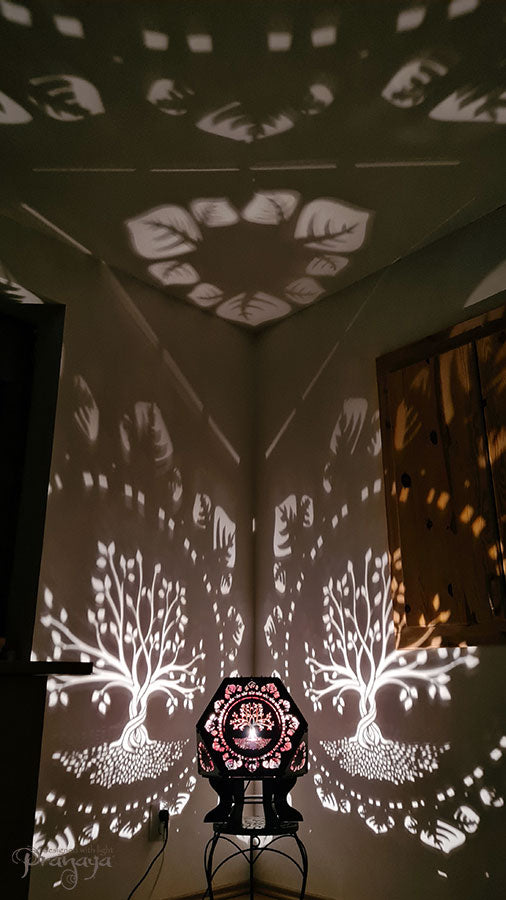 Geometric wooden shadow lamp with tree of life